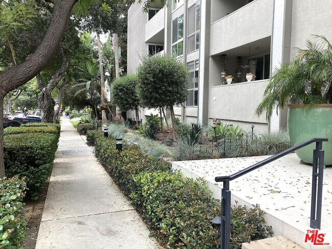 Foto del edificio - 1025 Kings Rd