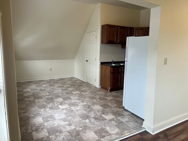 Building Photo - 613 Fremont St