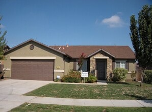 Building Photo - 2650 W Sedona Ave