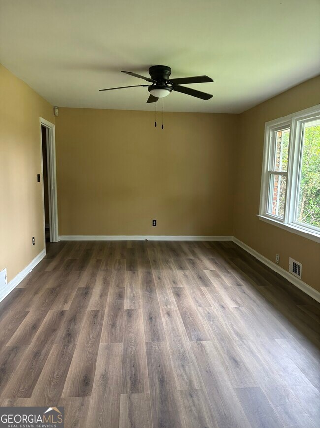 Foto del edificio - 4469 Meadow Dr