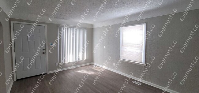 Foto del edificio - 2332 Fisher St