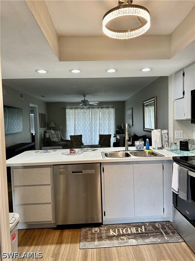 Foto del edificio - 240 Pebble Beach Blvd