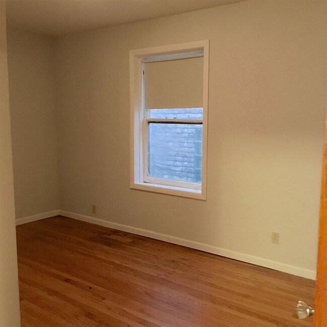 Foto del edificio - 5228 W Belmont Ave
