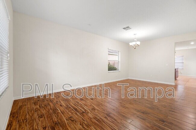 Foto del edificio - 13740 Newport Shores Dr