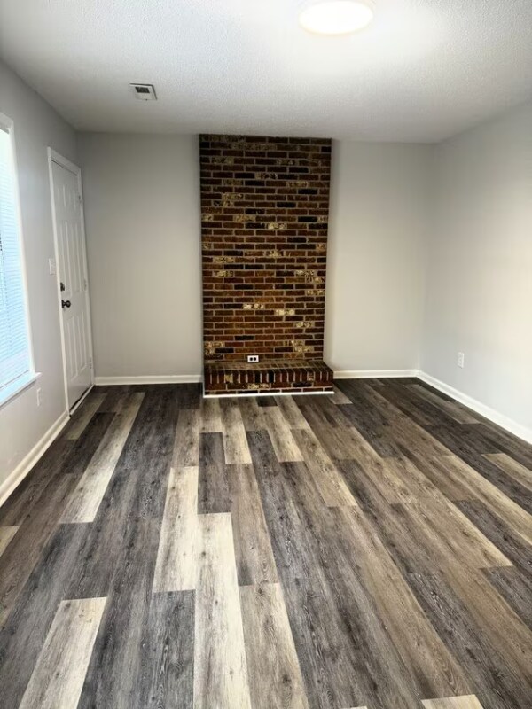 Foto del edificio - 208 Cloverleaf Dr