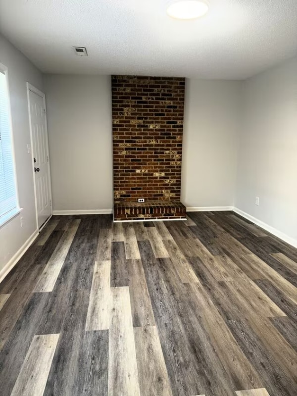 Building Photo - 208 Cloverleaf Dr