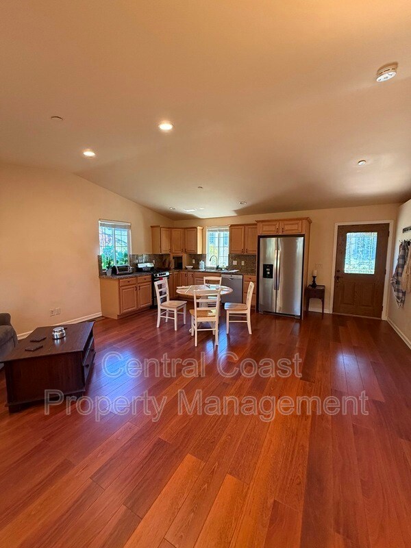 Foto del edificio - 540 Evergreen Rd
