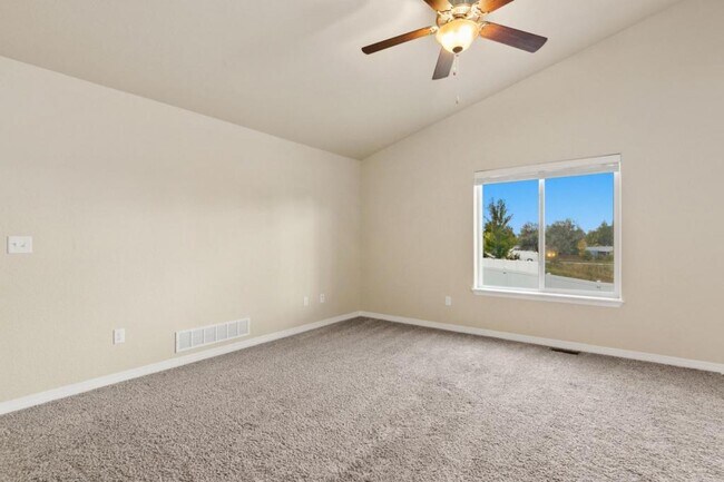 Building Photo - 422 Tahoe Dr