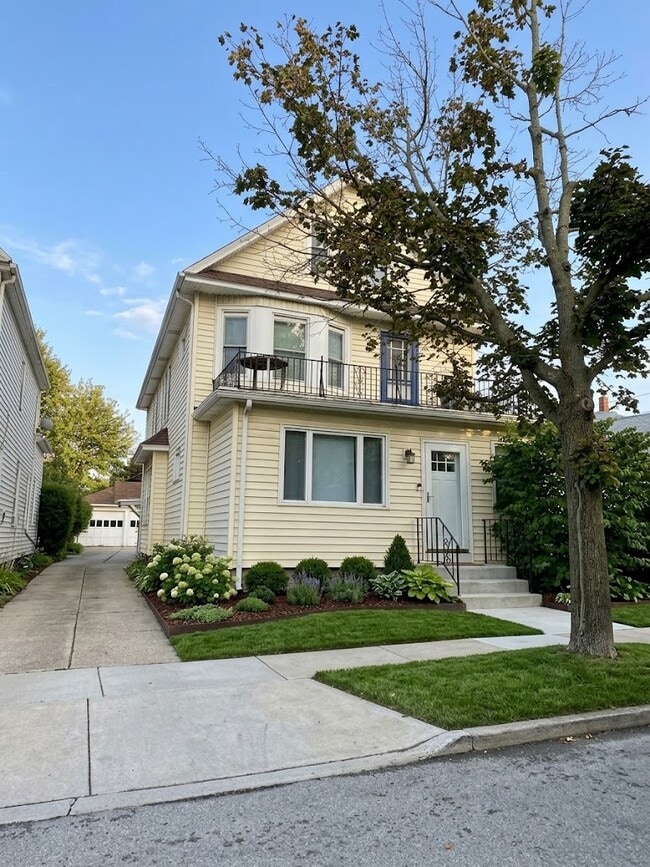 Building Photo - 28 Manitou St