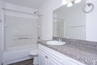 2BR, 1.5BA - 1,025SF - Bathroom - Dover Park Apartments