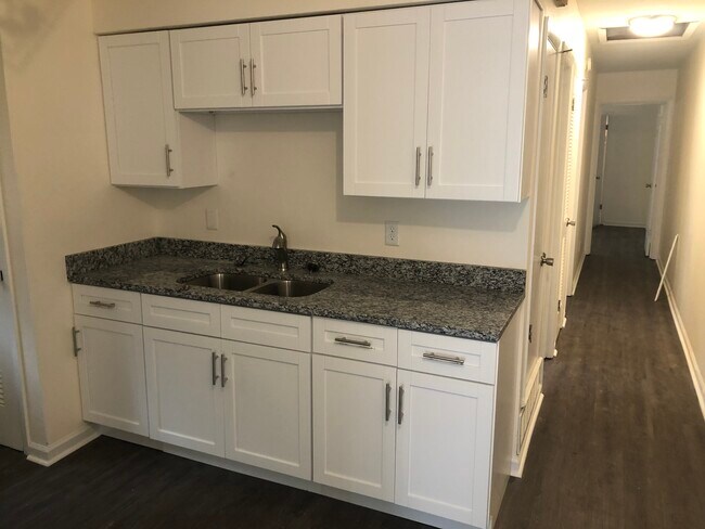 Foto del edificio - 2552 Everett Ave