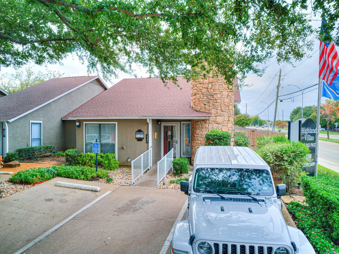 Highland Villas Apartments in Arlington, TX