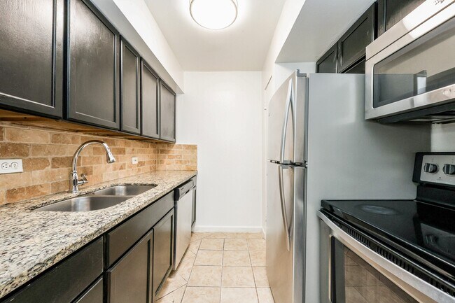 Foto del edificio - 7510 Shadyvilla Ln