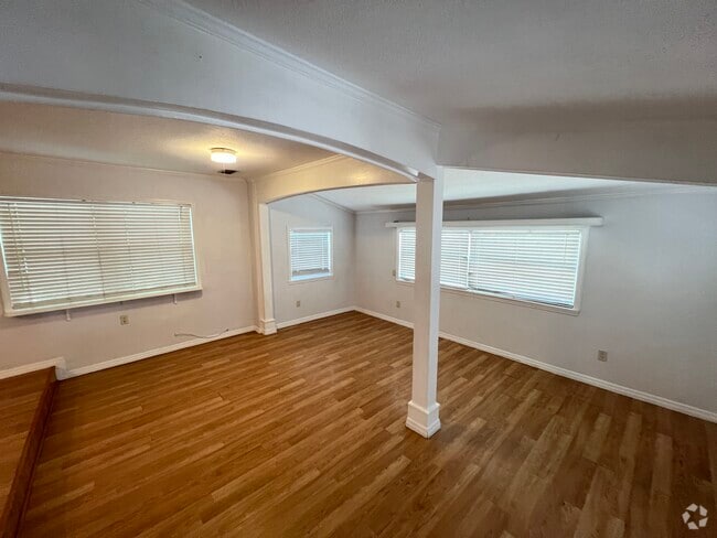Building Photo - 314 3rd Ave SW