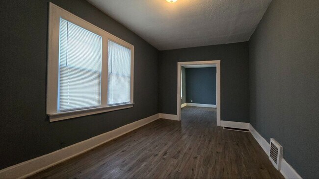 Foto del edificio - 3BR Single-Family Home with Basement & Off-Street Parking