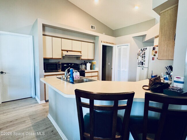 Foto del edificio - 2065 Thistle Dr