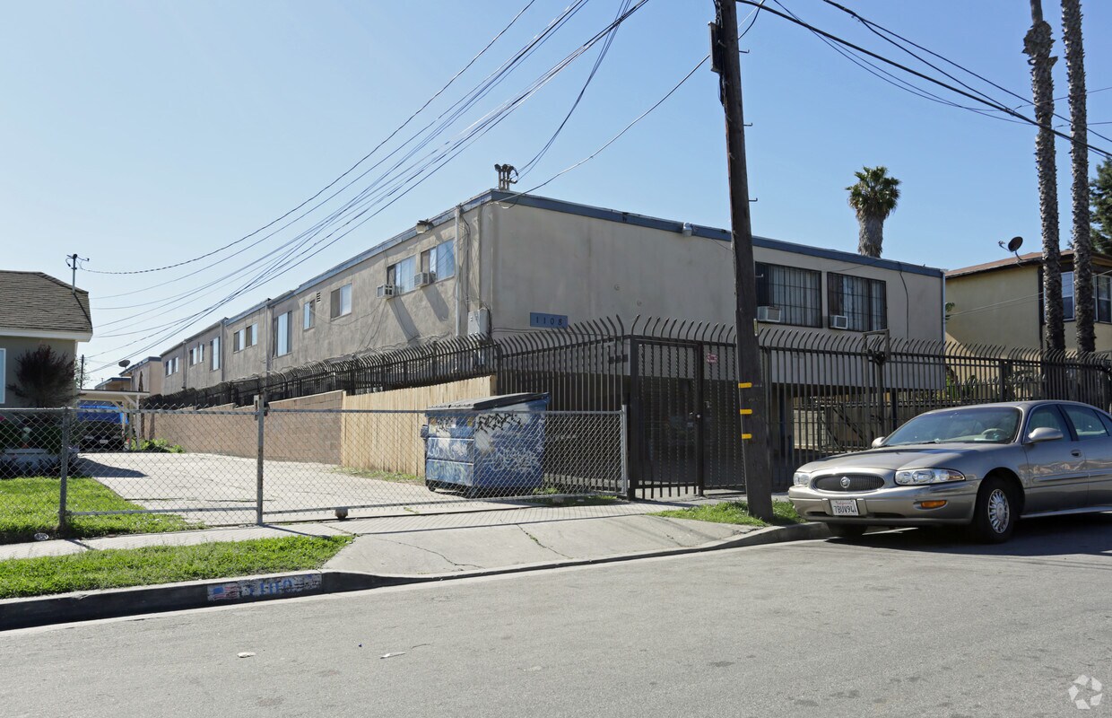 Foto principal - 1108 W 110th St