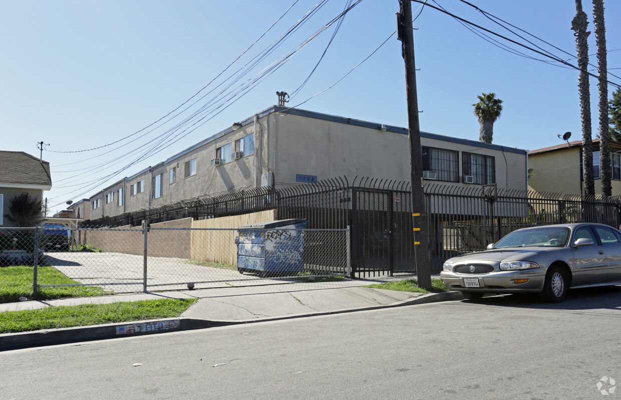 Primary Photo - 1108 W 110th St