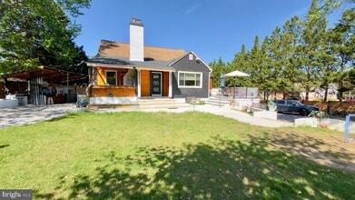 Building Photo - 16720 Longdraft Rd