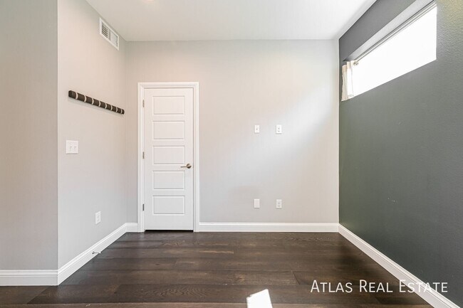 Foto del edificio - 1756 N Williams St