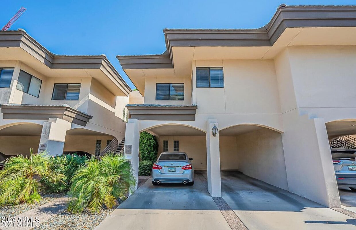 3235 E Camelback Rd Unit 208, Phoenix, AZ 85018 Room for Rent in