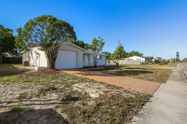 Foto del edificio - 3208 Holiday Lake Dr