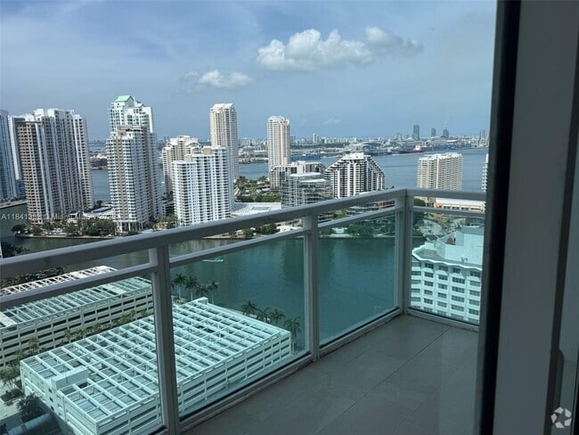 Building Photo - 950 Brickell Bay Dr