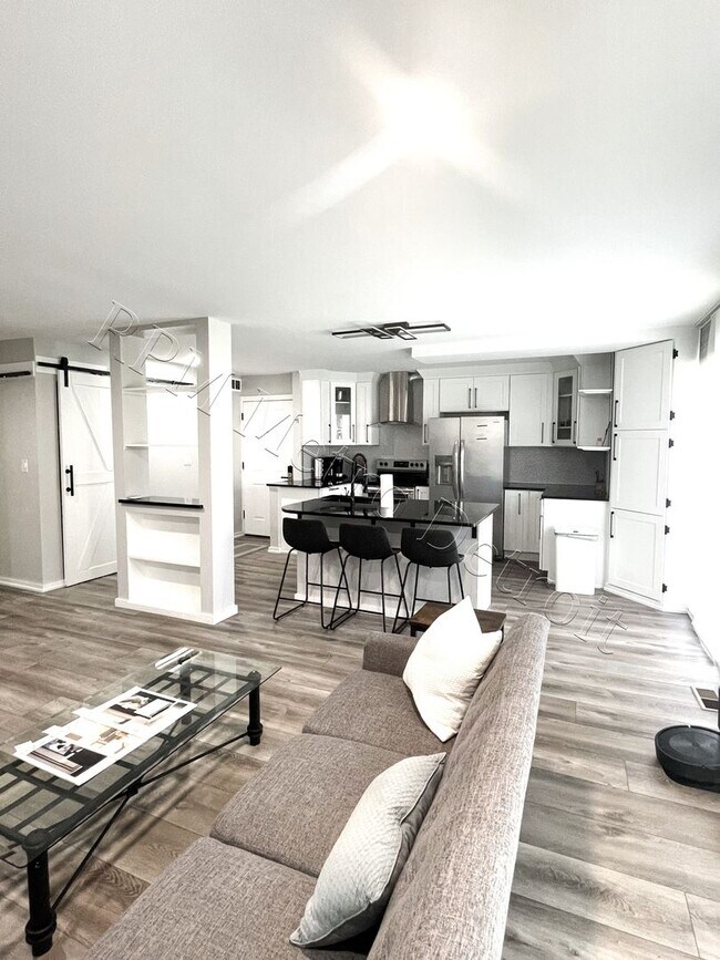 Foto del edificio - 22148 Dante St