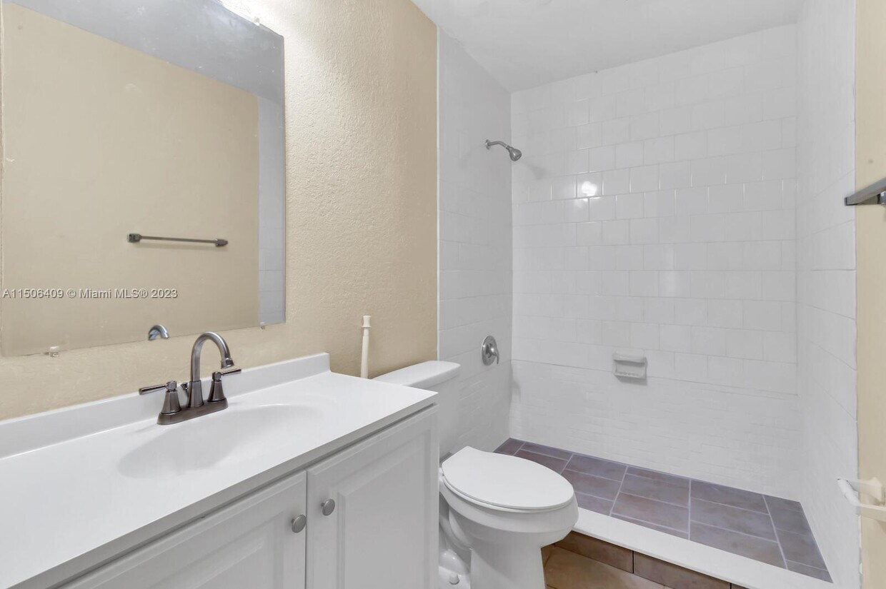 Foto del edificio - 4091 Mandarin Blvd