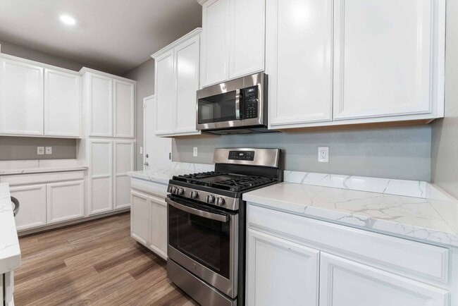 Building Photo - Modern Townhome in Gated Summerlin Community!