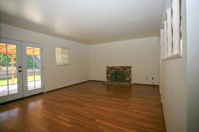 Building Photo - 3Br 2Ba Single level Home