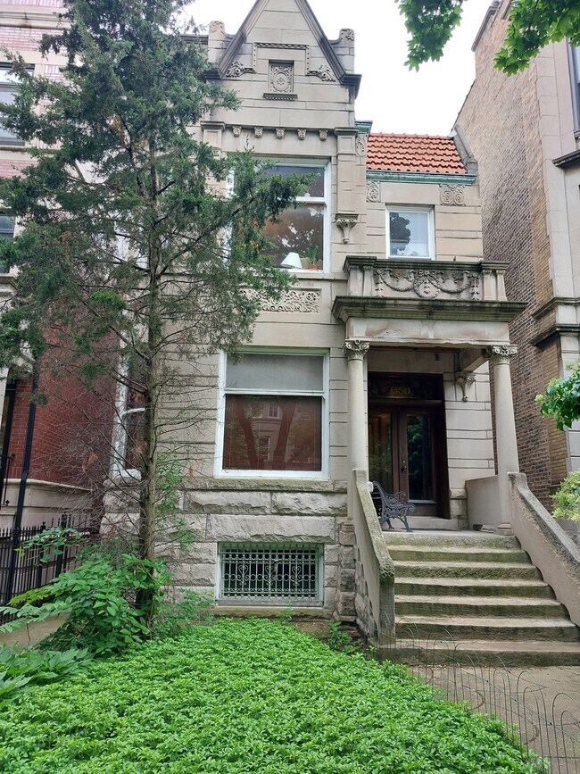 Foto del edificio - 1350 N Hoyne Ave