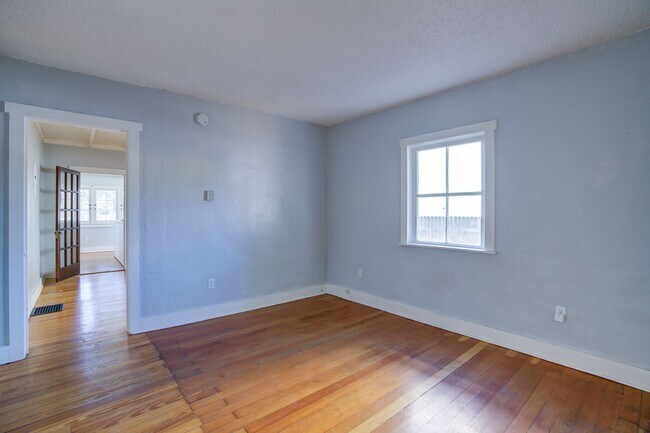 Foto del edificio - Turn of the Century Bungalow 1 bed, Downto...