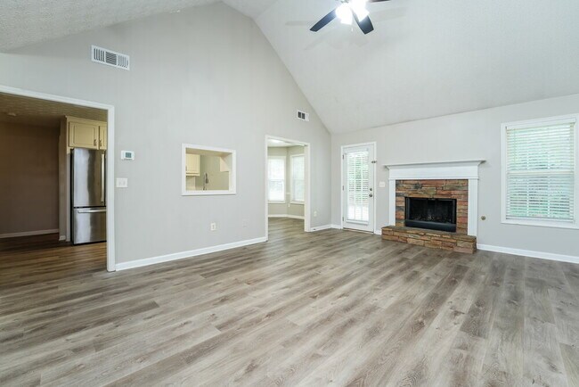 Foto del edificio - 663 Stonecrest Dr