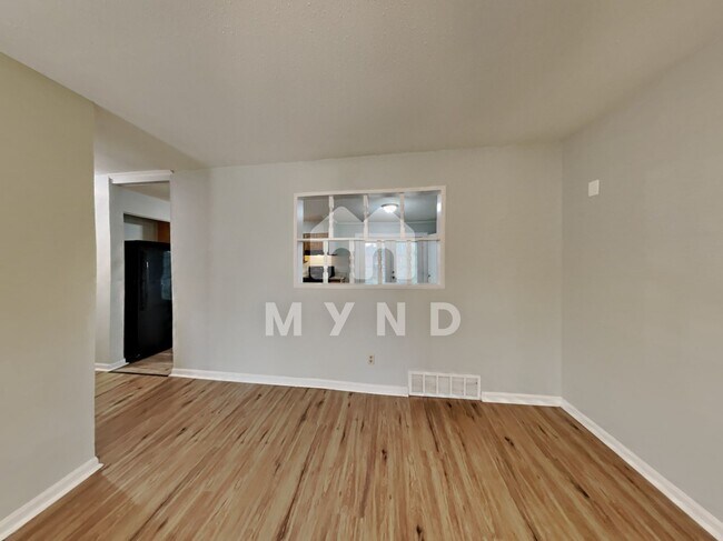 Building Photo - 2247 Carrolton Dr