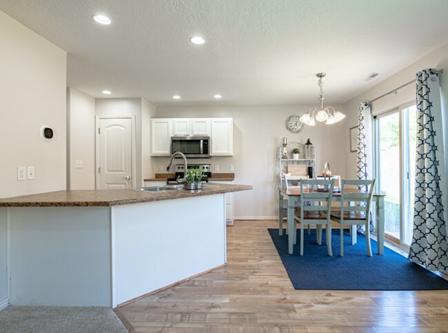 Foto del edificio - 1276 Firefly Dr