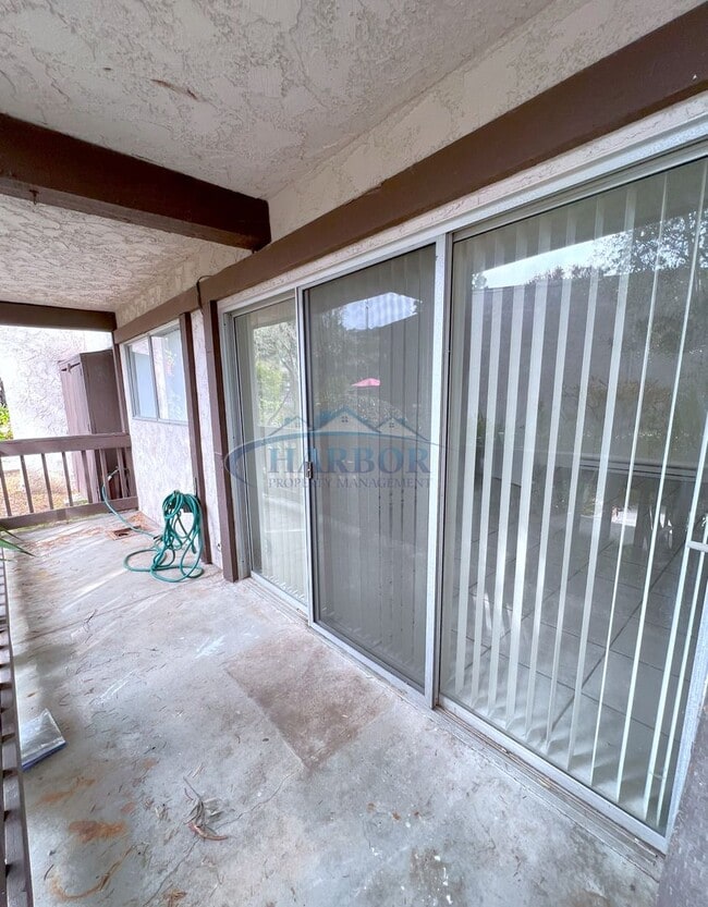 Building Photo - Stylish Condo with Pool, Fitness Center & ...