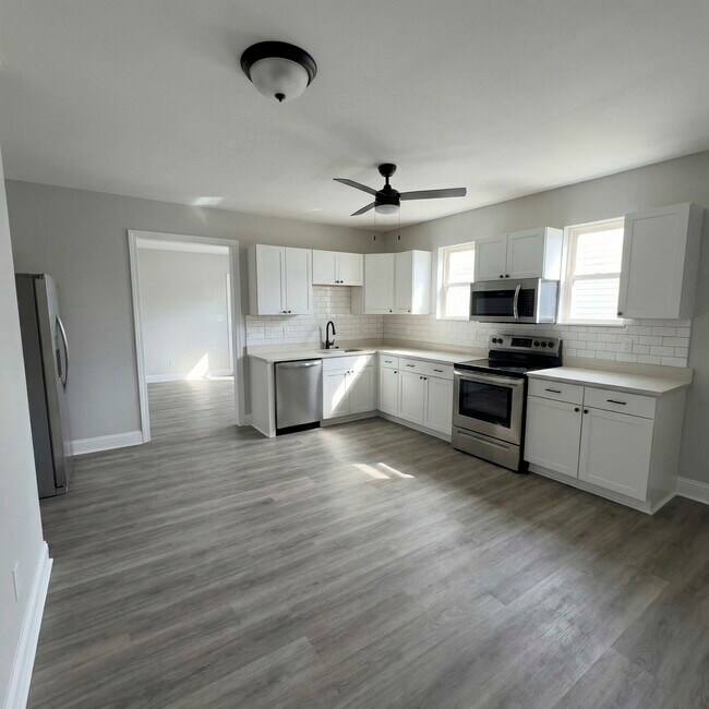 Photo - 841 Lasalle St House