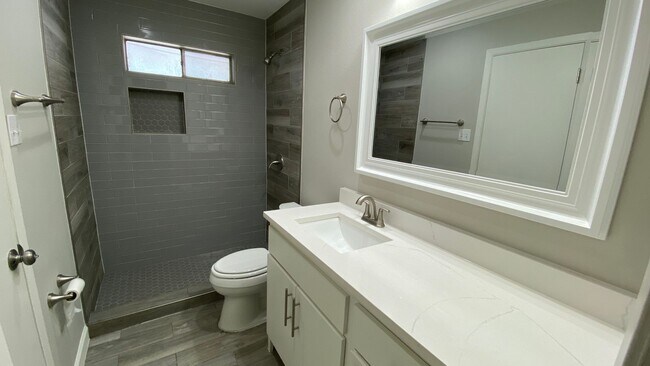 Foto del edificio - 1200-1202 N OConner Road