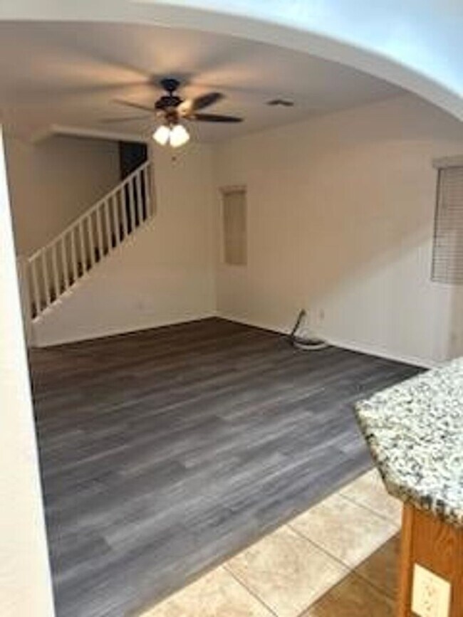 Foto del edificio - Great 4 bed 2.5 home near community pool!