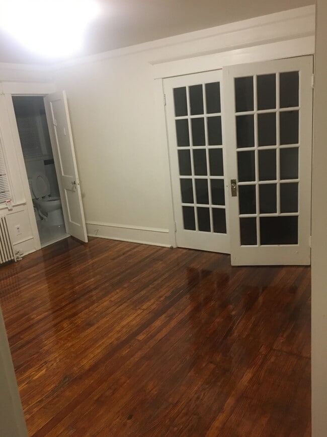 Building Photo - 307 Crest Ave