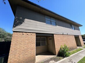 Building Photo - 3609 Hereford Ln Building Photo - 3609 Hereford Ln