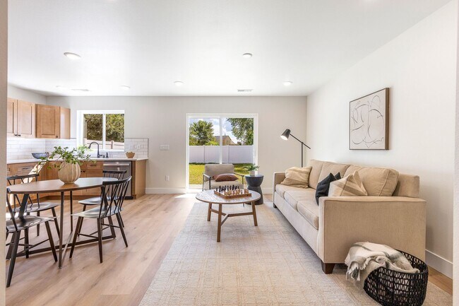 Foto del edificio - 605 N Rd 34