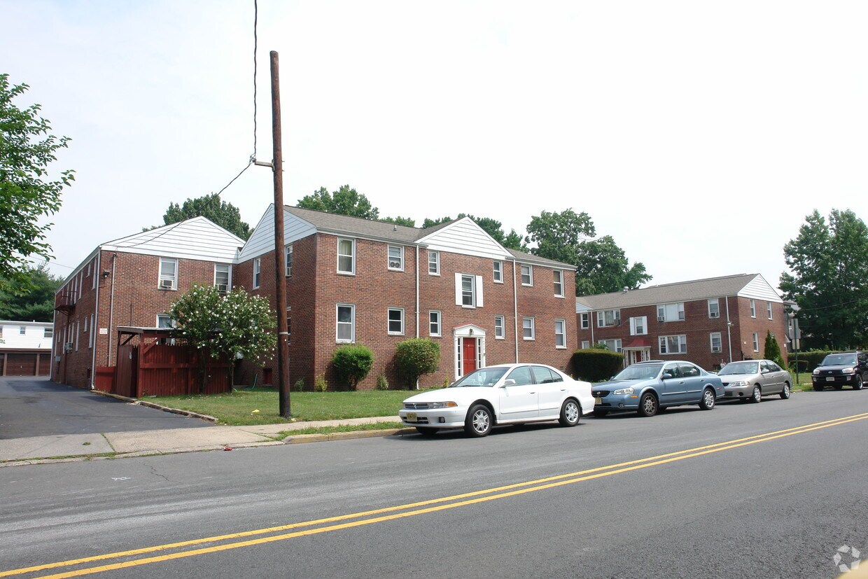 Building Photo - 795 E 3rd Ave