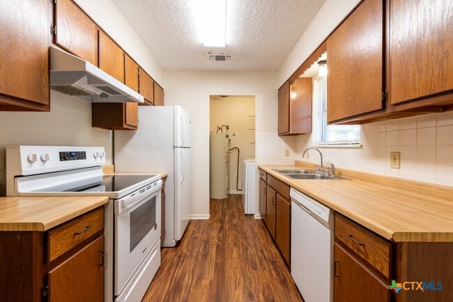 Building Photo - 319 E Bowie St