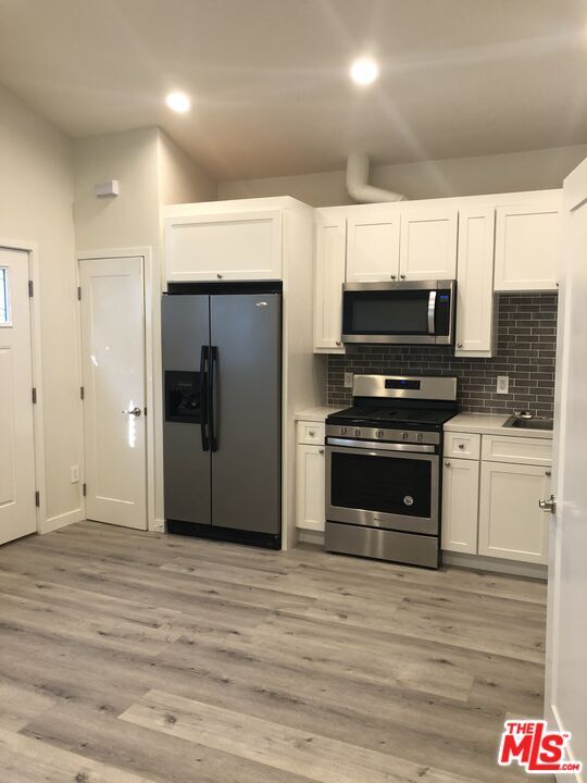 Foto del edificio - 6140 W 74th St