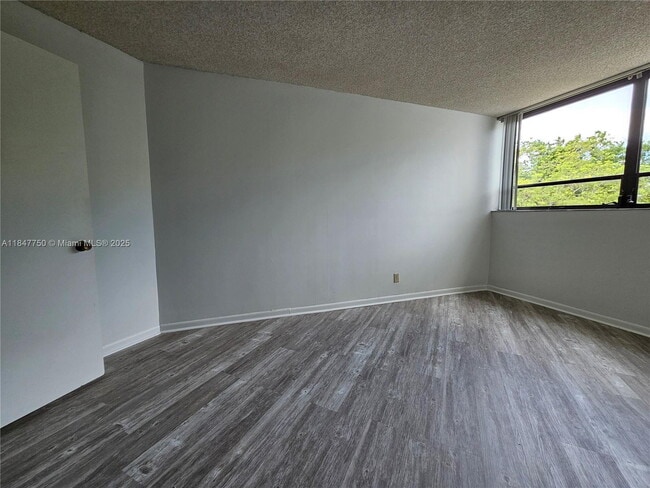 Building Photo - Cozy One Bedroom Condo close to Golf Course