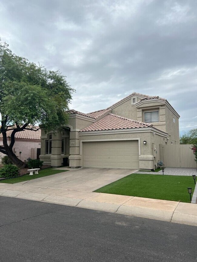 Foto del edificio - BEAUTIFUL executive style home w/ entertainer's dream backyard!
