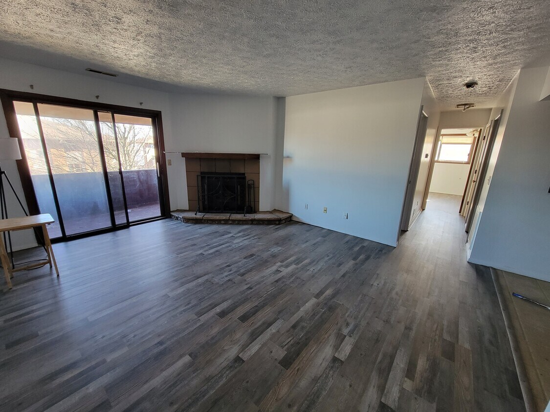 1913 Tracy Dr Unit 3A, Bloomington, IL 61704 Condo for Rent in