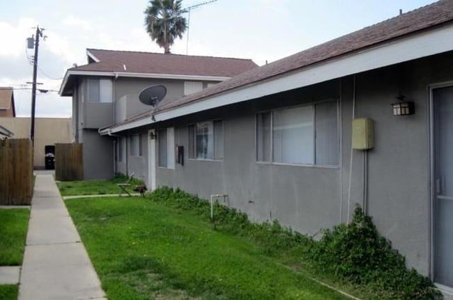 Building Photo - 1105 Olive Tree Lane # C, Hemet, CA 92543